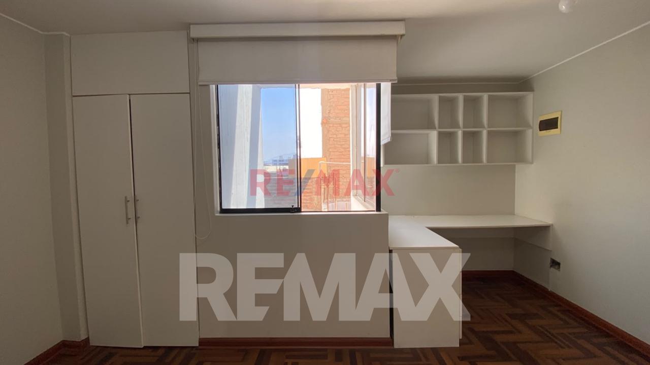 Casa De 3 Pisos + Azotea En Venta, Ideal Para Familia Grande O Inversión, Ubicada En Chorrillos. - 20