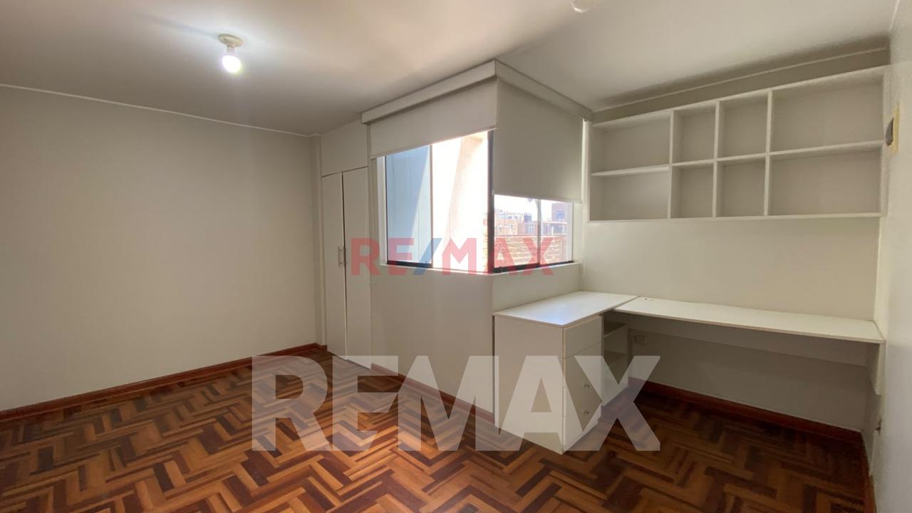 Casa De 3 Pisos + Azotea En Venta, Ideal Para Familia Grande O Inversión, Ubicada En Chorrillos. - 7