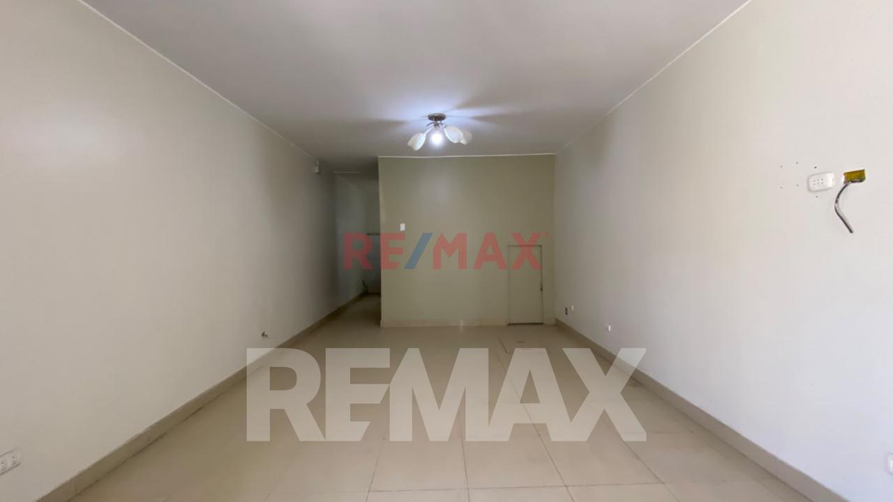 Casa De 3 Pisos + Azotea En Venta, Ideal Para Familia Grande O Inversión, Ubicada En Chorrillos. - 18