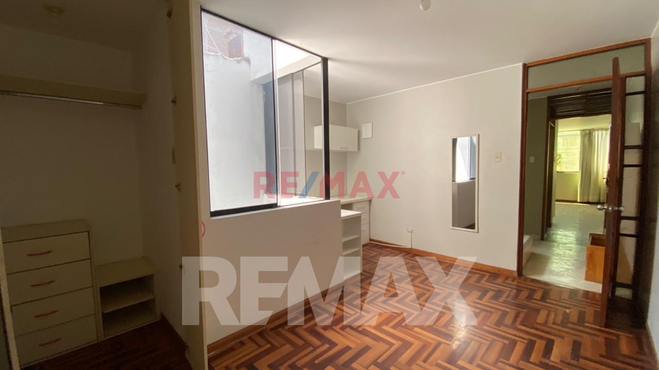 Casa De 3 Pisos + Azotea En Venta, Ideal Para Familia Grande O Inversión, Ubicada En Chorrillos. - 17