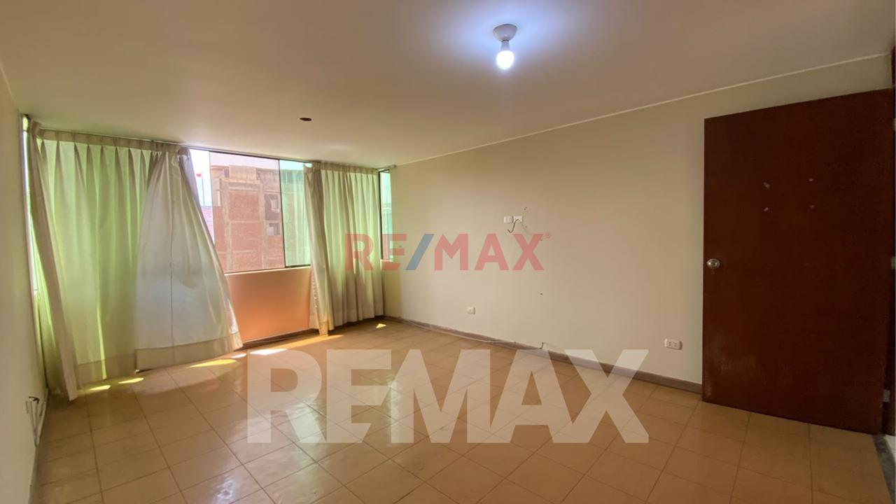 Casa De 3 Pisos + Azotea En Venta, Ideal Para Familia Grande O Inversión, Ubicada En Chorrillos. - 6