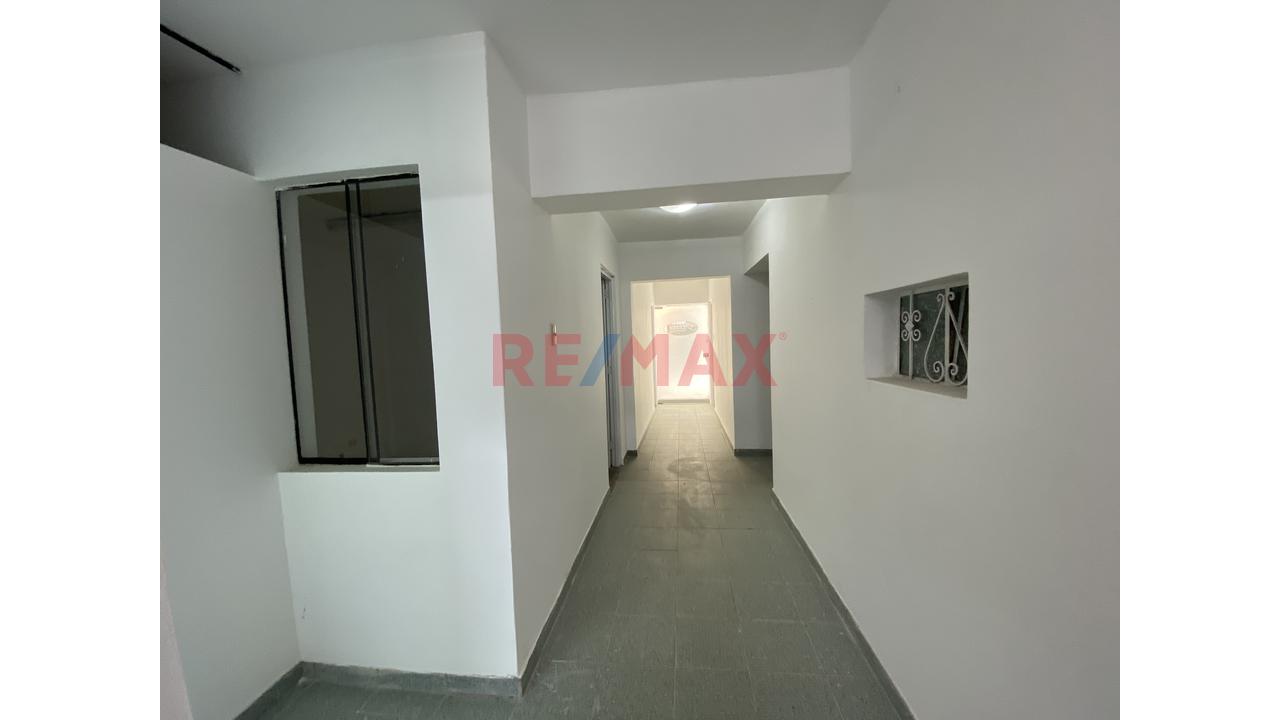 Alquiler De Amplio Local Comercial En Esquina – Villa María Del Triunfo - 9
