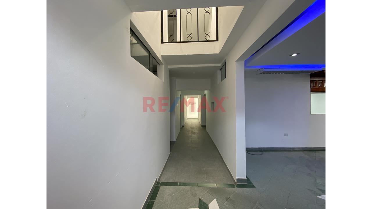 Alquiler De Amplio Local Comercial En Esquina – Villa María Del Triunfo - 10