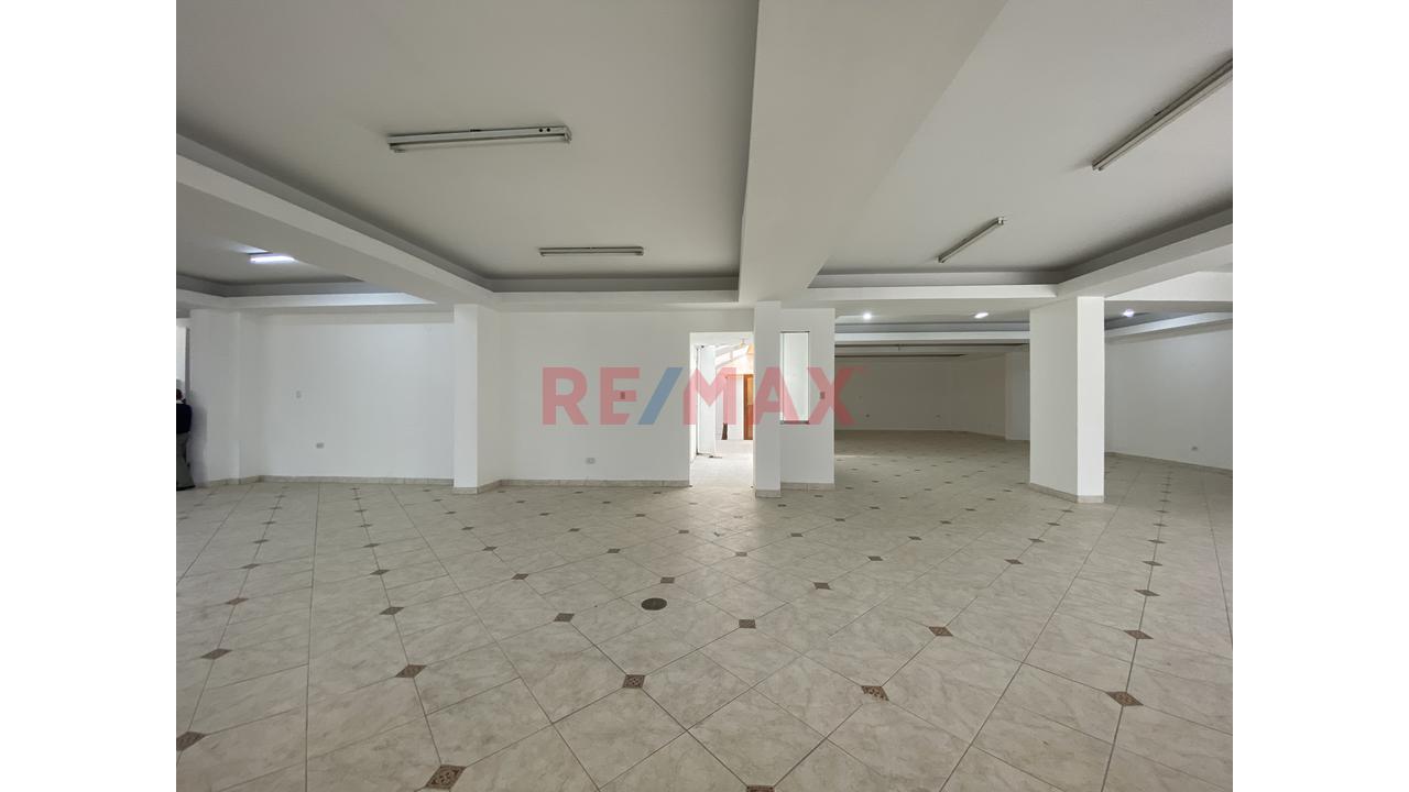Alquiler De Amplio Local Comercial En Esquina – Villa María Del Triunfo - 6
