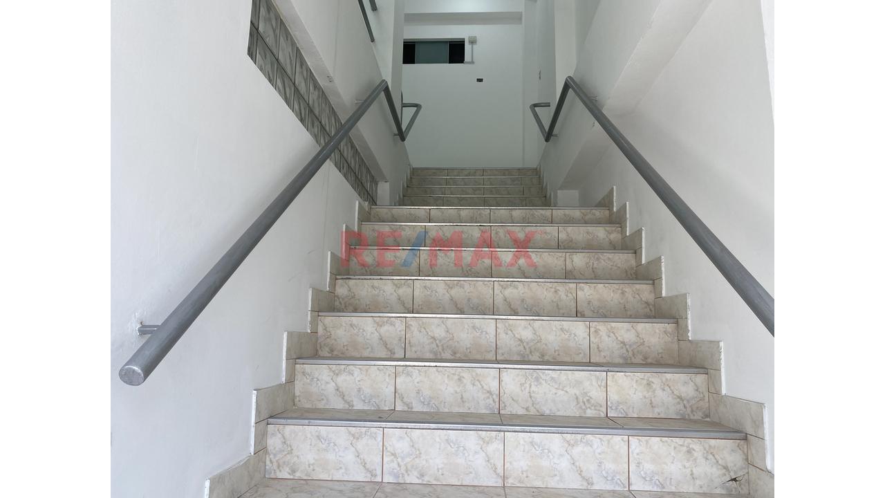 Alquiler De Amplio Local Comercial En Esquina – Villa María Del Triunfo - 14