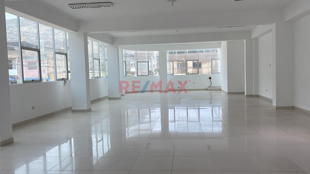 Alquiler De Amplio Local Comercial En Esquina – Villa María Del Triunfo - 15
