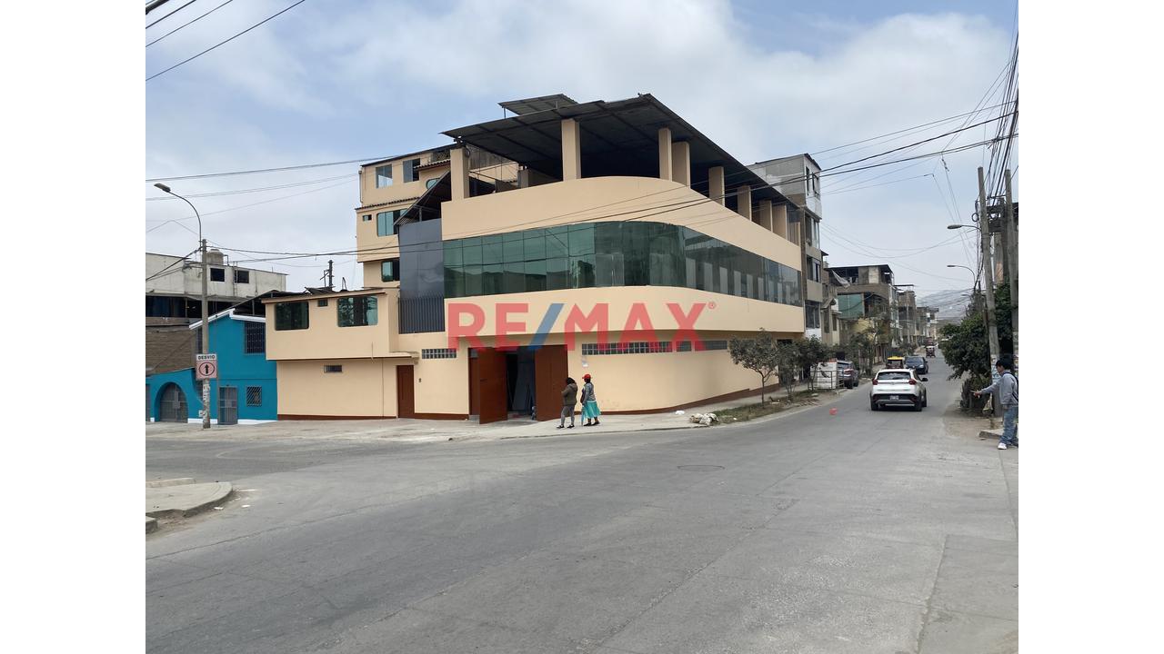 Alquiler De Amplio Local Comercial En Esquina – Villa María Del Triunfo - 1