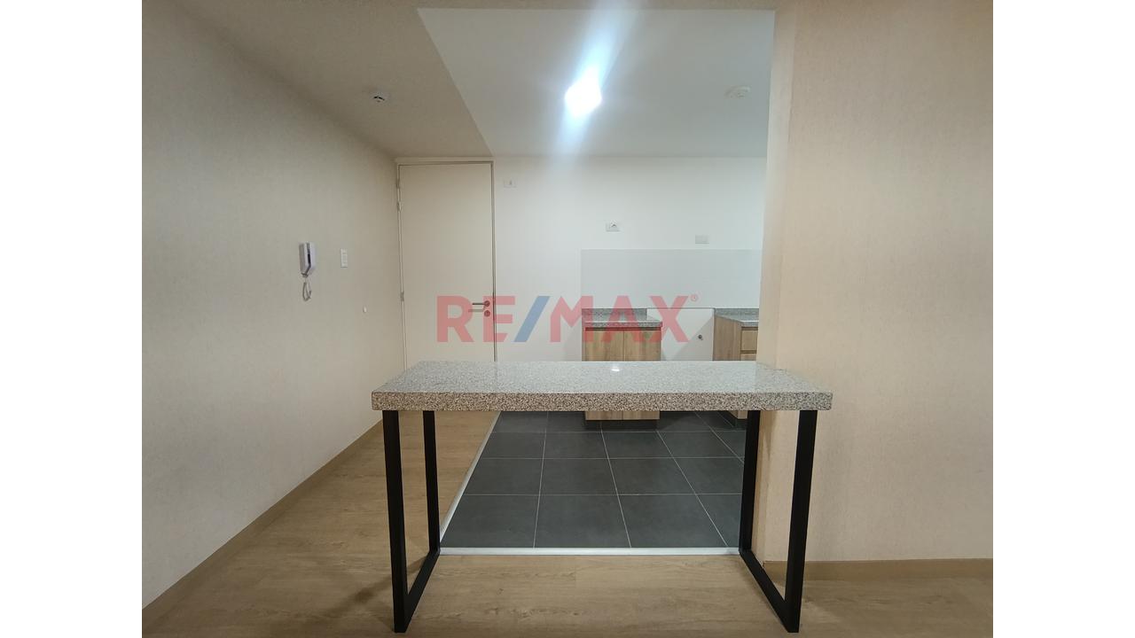 Alquilo Departamento En 1Er Piso De Estreno — foto 5