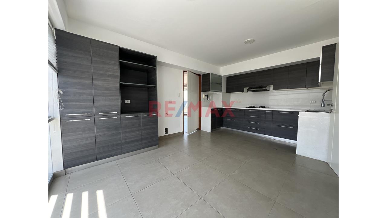 Exclusivo Departamento De 214.54 M² En Alquiler En Challapampa | Vista A Los Volcanes | 2 Estacionamientos — foto 7