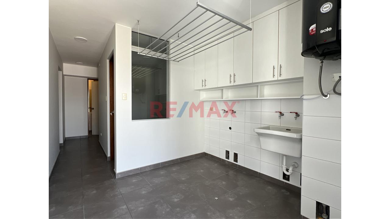 Exclusivo Departamento De 214.54 M² En Alquiler En Challapampa | Vista A Los Volcanes | 2 Estacionamientos - 17