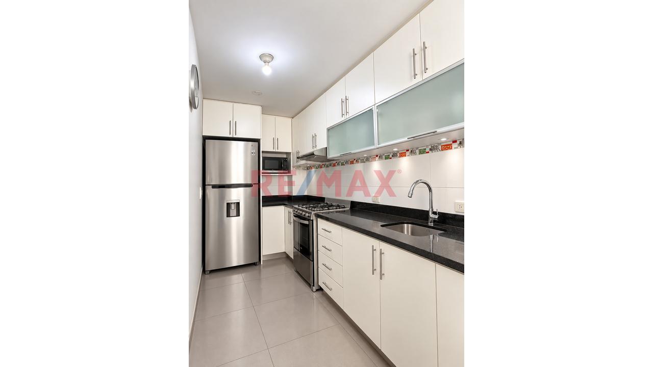 Departamento En Venta En Surquillo | 3 Dormitorios, 2 Baños Y Cochera — foto 9