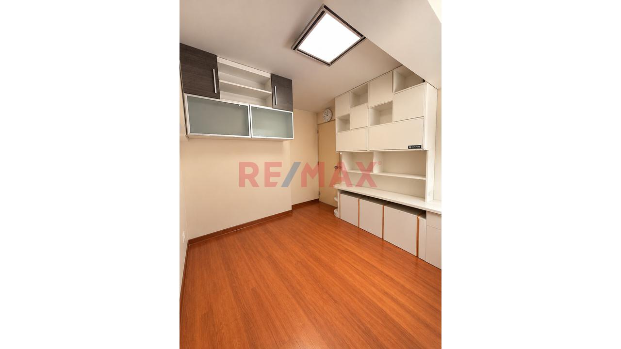 Departamento En Venta En Surquillo | 3 Dormitorios, 2 Baños Y Cochera — foto 13