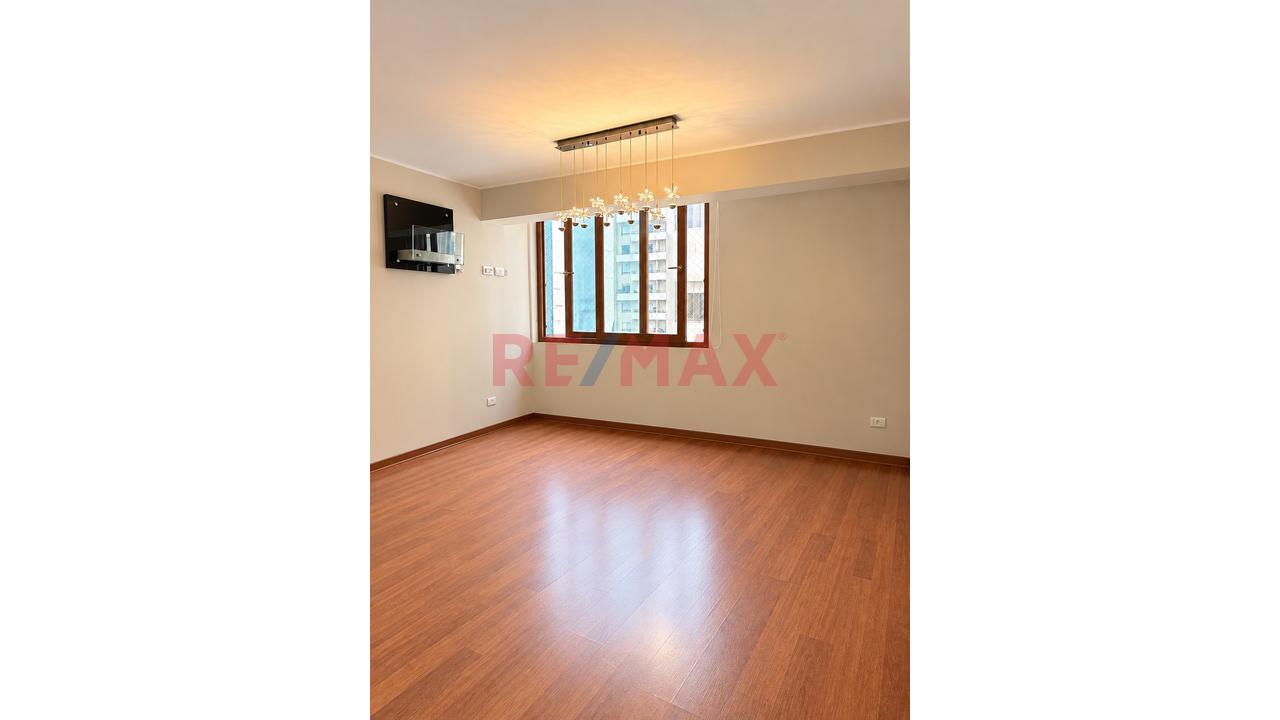 Departamento En Venta En Surquillo | 3 Dormitorios, 2 Baños Y Cochera — foto 15