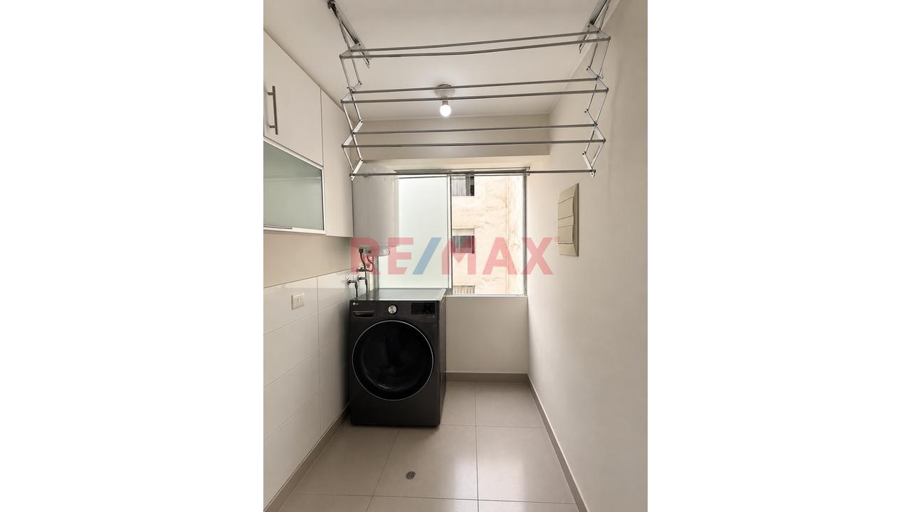 Departamento En Venta En Surquillo | 3 Dormitorios, 2 Baños Y Cochera — foto 3
