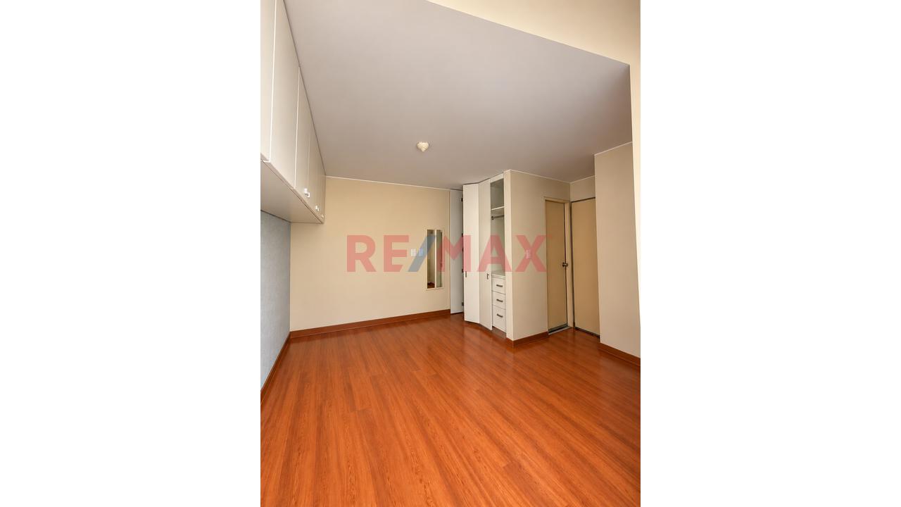 Departamento En Venta En Surquillo | 3 Dormitorios, 2 Baños Y Cochera — foto 14