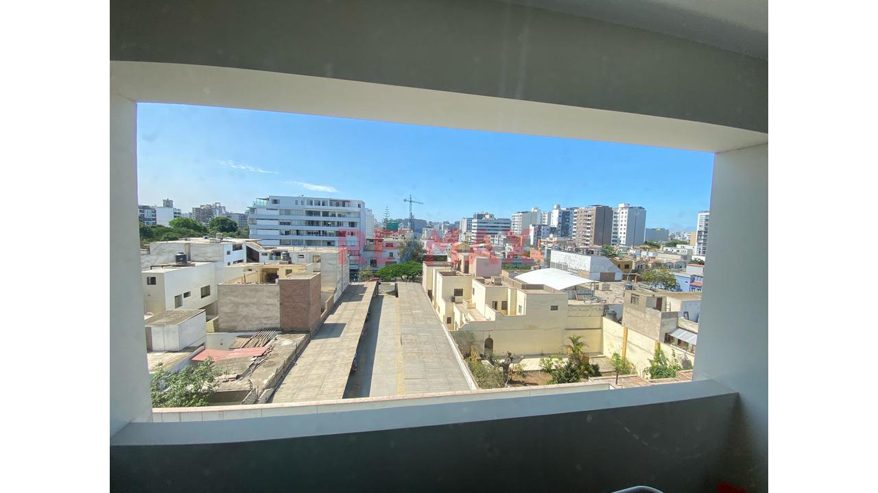 Vive En Exclusiva Zona De Miraflores!!..Departamento De 120 M2, 5To Piso, Estacionamiento Y Depósito — foto 2