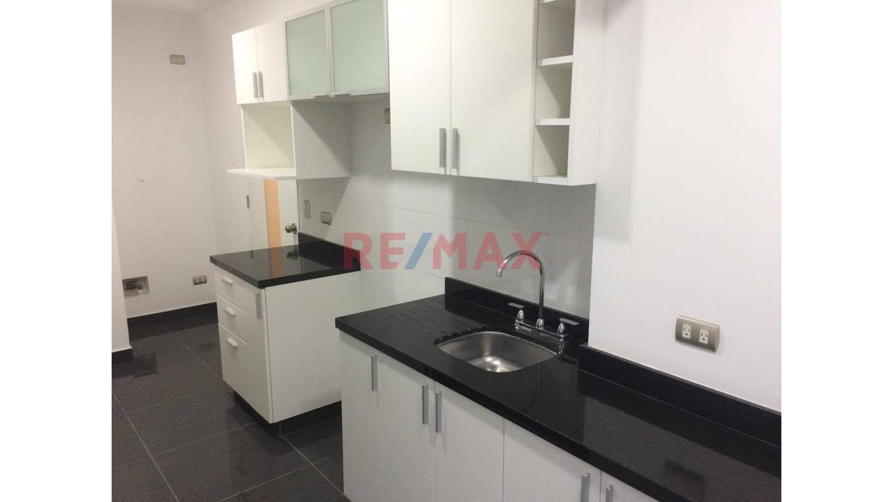 Vive En Exclusiva Zona De Miraflores!!..Departamento De 120 M2, 5To Piso, Estacionamiento Y Depósito — foto 13