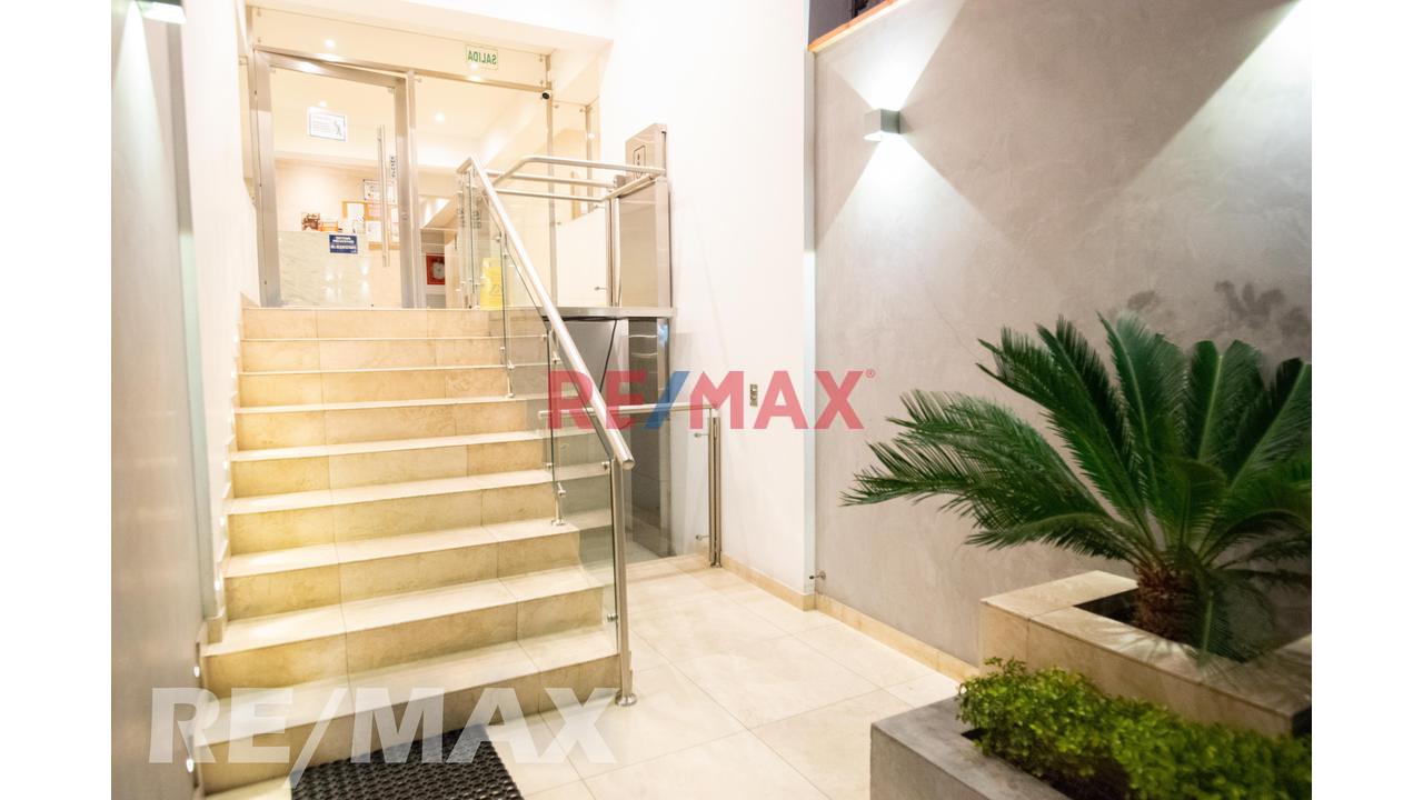 Alquilo Departamento Con Balcón Y Rooftop, Limite Con Aurora Miraflores — foto 5