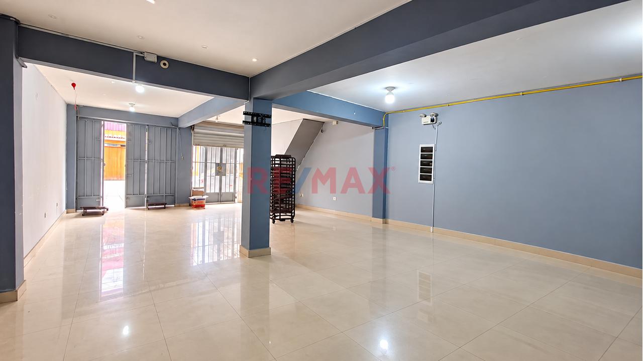 Se Vende Casa De 3 Pisos Cercal Al Mercado Cuarta Etapa Cerca A La Estacion Del Tren — foto 2