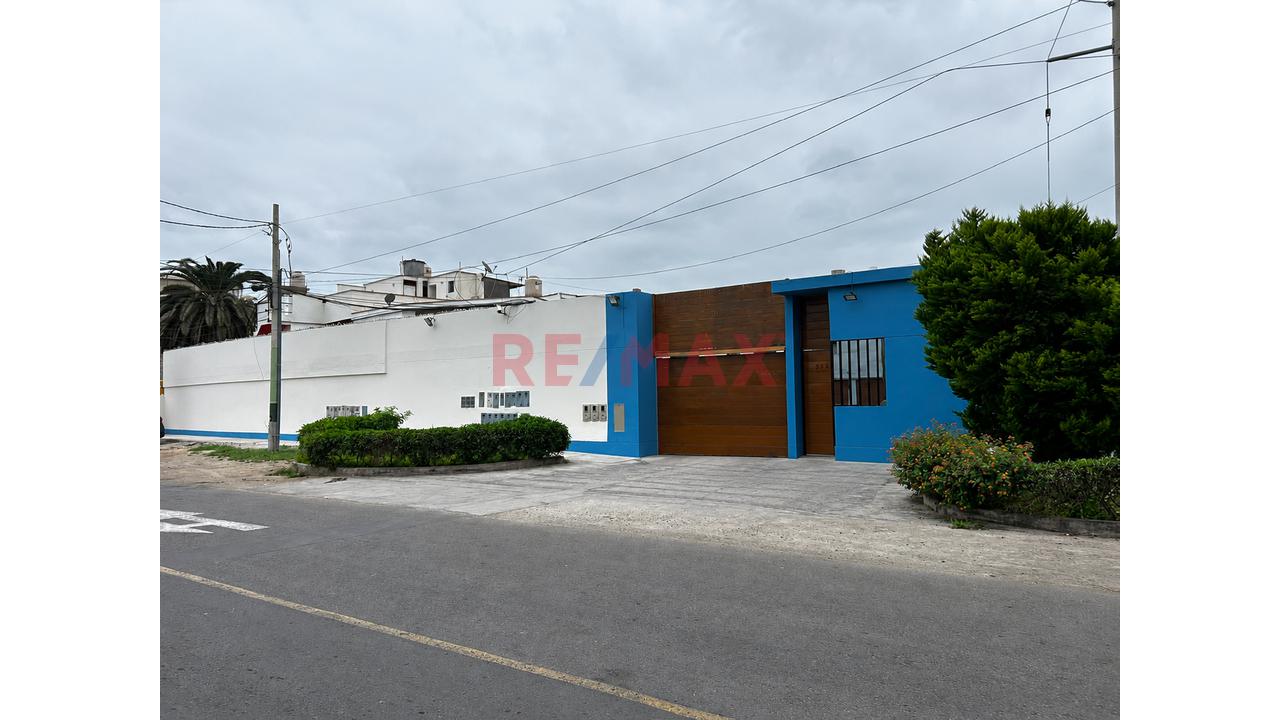 Amplia Casa En Condominio Cerrado Con Terraza, Jardín Y Estacionamiento Cerca A Colegios Y Universidades — foto 2