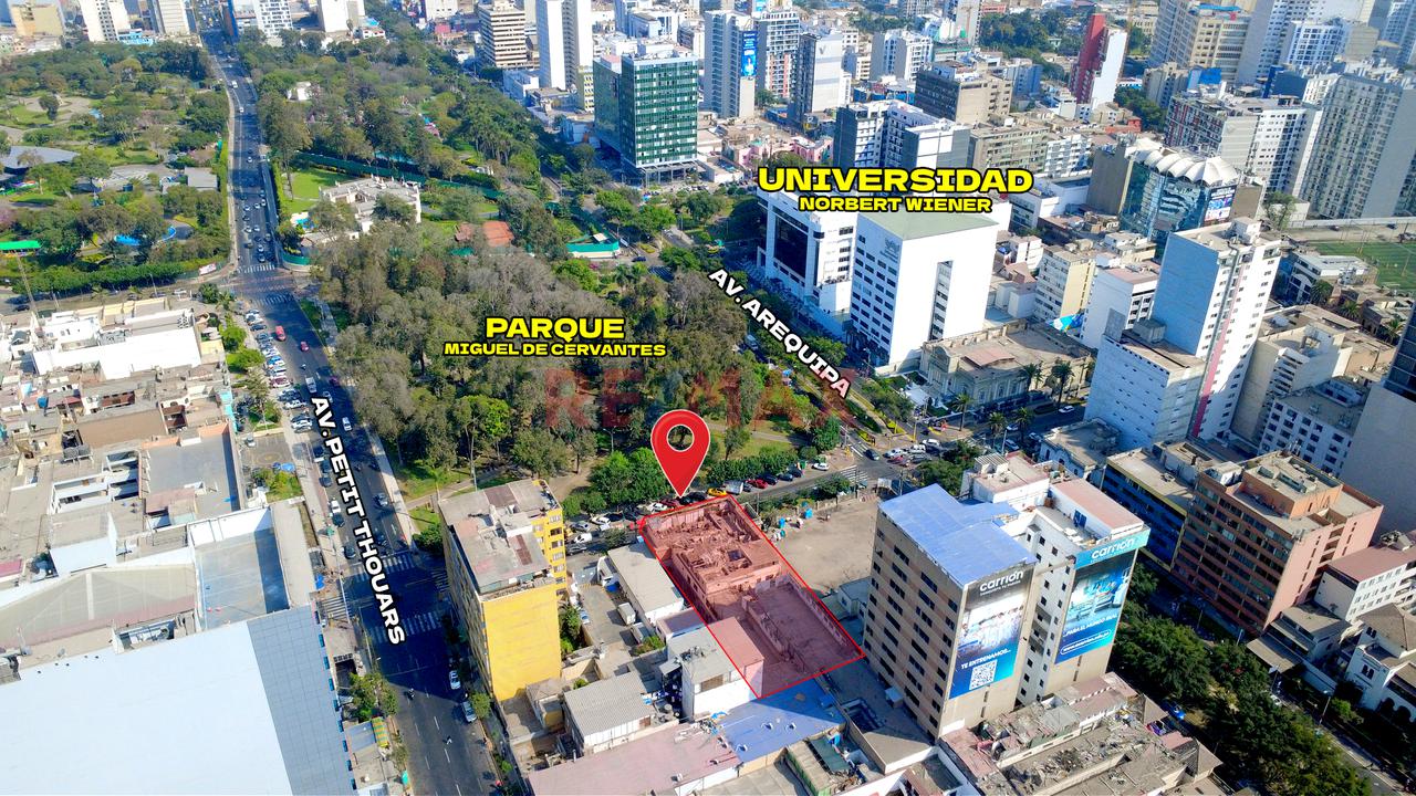 Se Vende Excelente Terreno Comercial 1,032 M2 - 3