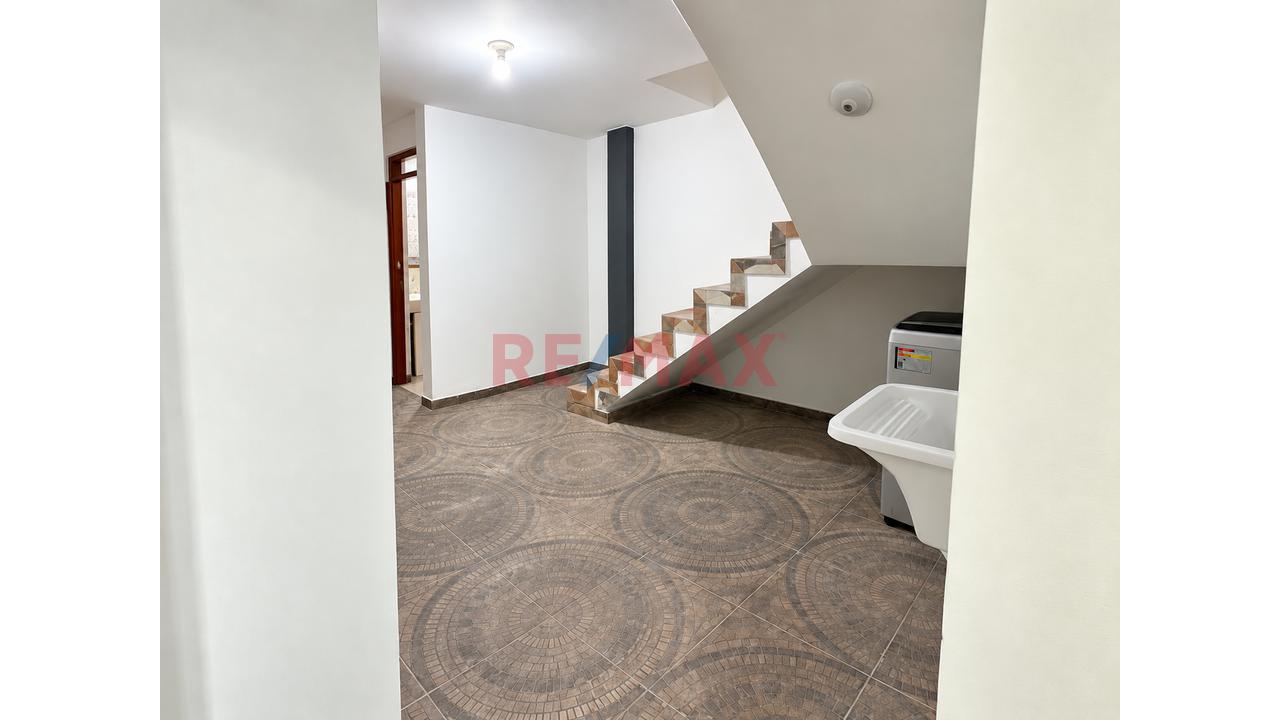 Casa En Venta En Huáscar, San Juan De Lurigancho | 3 Pisos, 9 Habitaciones Y 90 M² De Terreno — foto 11