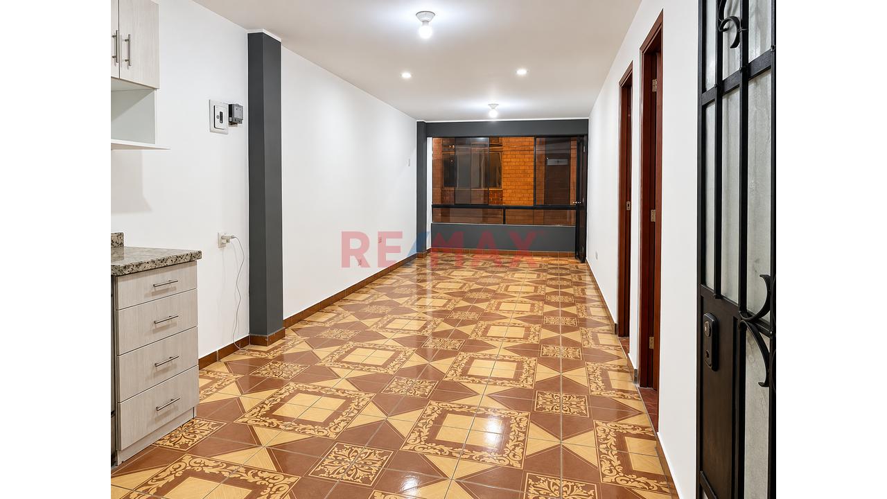 Casa En Venta En Huáscar, San Juan De Lurigancho | 3 Pisos, 9 Habitaciones Y 90 M² De Terreno — foto 3