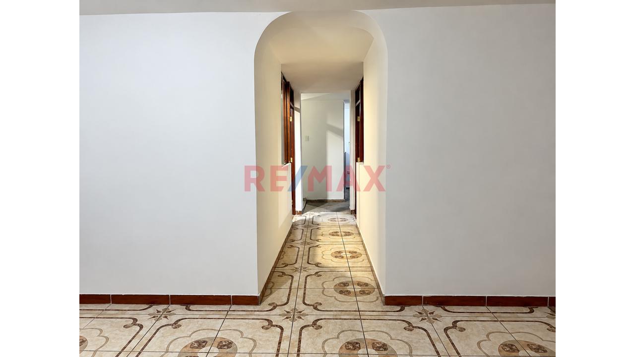 Casa En Venta En Huáscar, San Juan De Lurigancho | 3 Pisos, 9 Habitaciones Y 90 M² De Terreno — foto 8