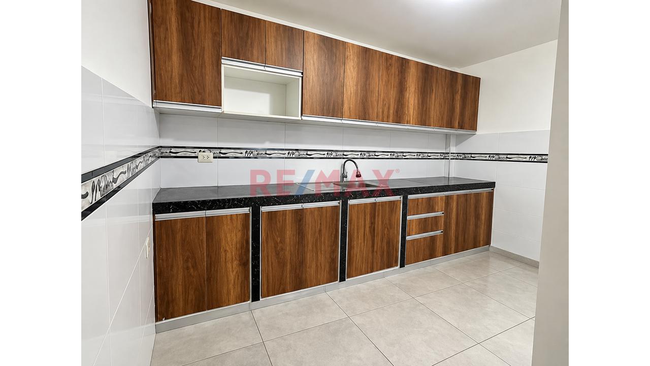 Casa En Venta En Huáscar, San Juan De Lurigancho | 3 Pisos, 9 Habitaciones Y 90 M² De Terreno — foto 10