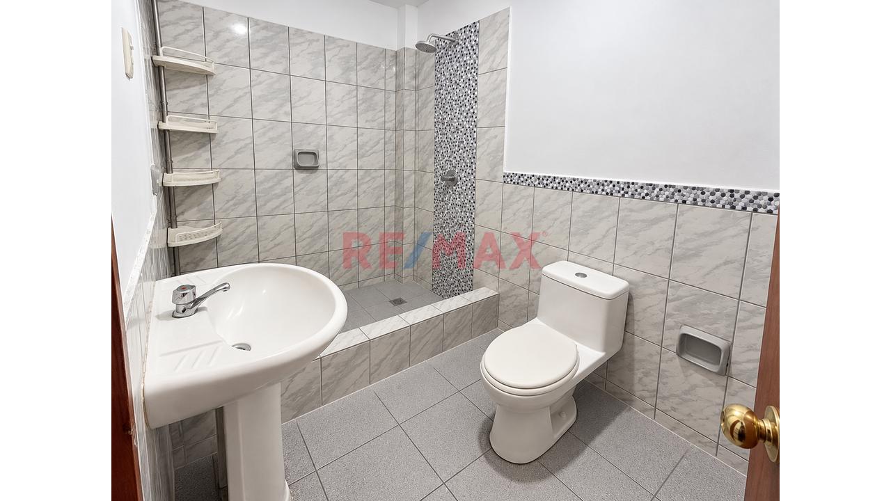Casa En Venta En Huáscar, San Juan De Lurigancho | 3 Pisos, 9 Habitaciones Y 90 M² De Terreno — foto 6