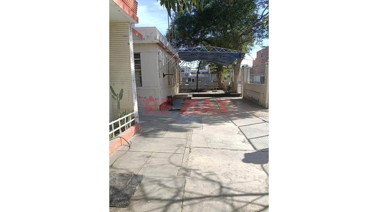 !!Gran Oportunidad!! Venta De Imponente Propiedad Amplia Y Ubicada En Zona Estrategica De Talara - 2