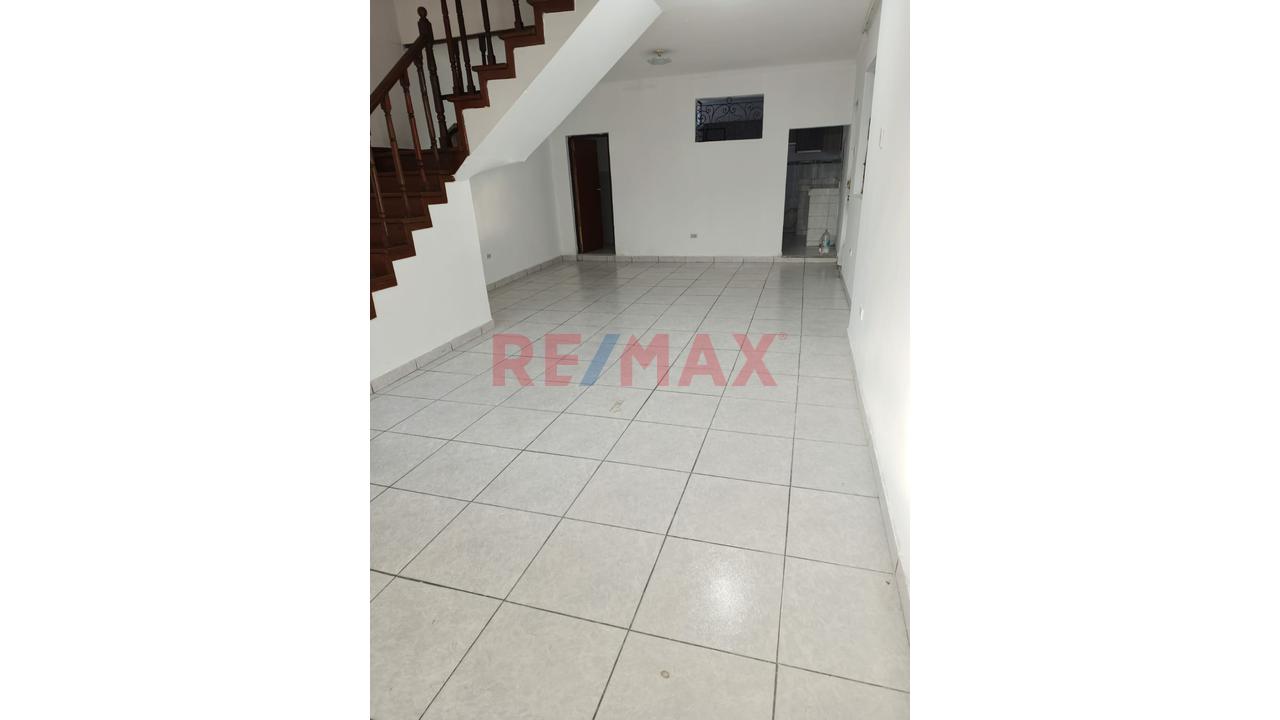 🏠 *¡Amplia Propiedad De Dos Pisos En Alquiler – Urbanización Zarumilla, Smp!* — foto 12