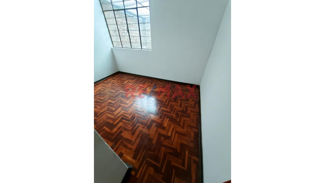 🏠 *¡Amplia Propiedad De Dos Pisos En Alquiler – Urbanización Zarumilla, Smp!* — foto 5