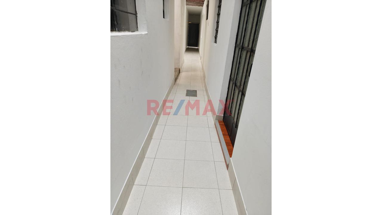 🏠 *¡Amplia Propiedad De Dos Pisos En Alquiler – Urbanización Zarumilla, Smp!* — foto 10