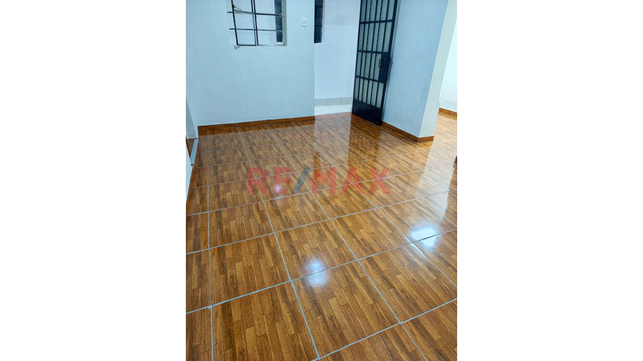 🏠 *¡Amplia Propiedad De Dos Pisos En Alquiler – Urbanización Zarumilla, Smp!* — foto 9