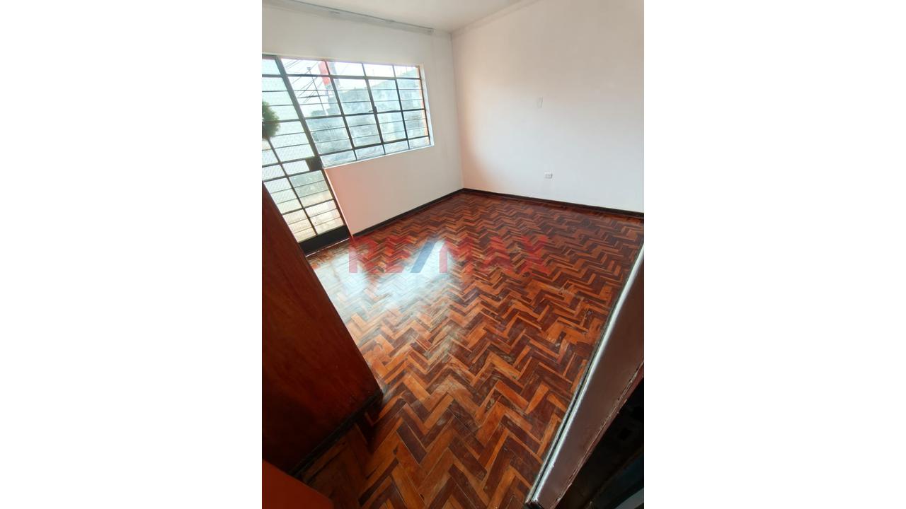 🏠 *¡Amplia Propiedad De Dos Pisos En Alquiler – Urbanización Zarumilla, Smp!* — foto 4