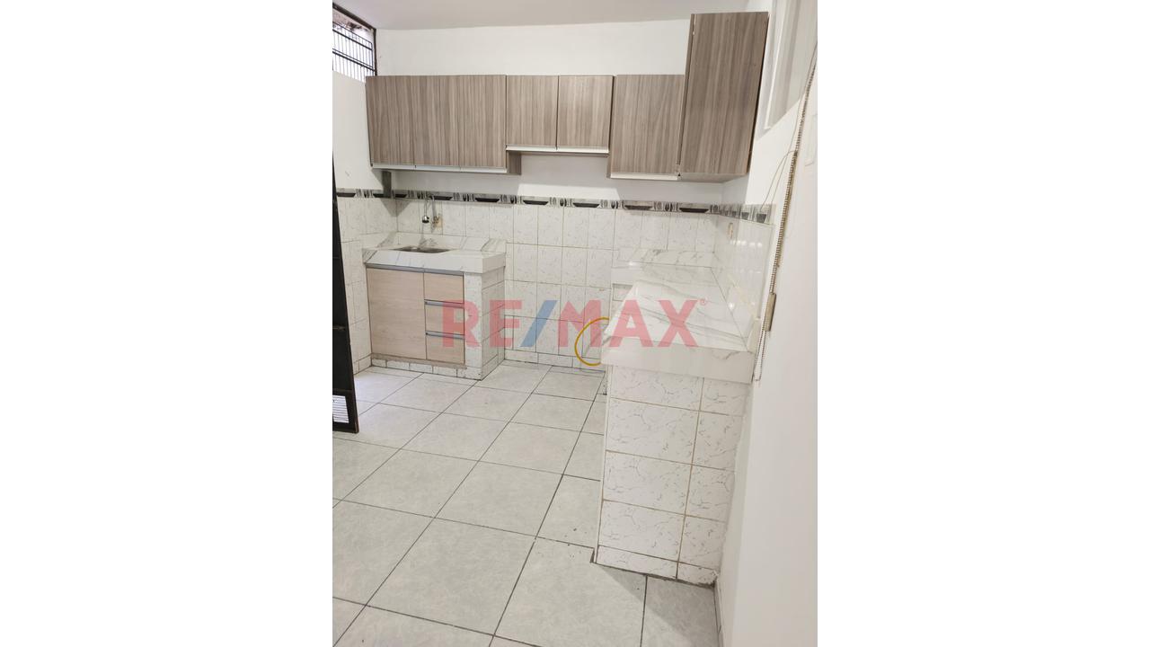 🏠 *¡Amplia Propiedad De Dos Pisos En Alquiler – Urbanización Zarumilla, Smp!* — foto 3