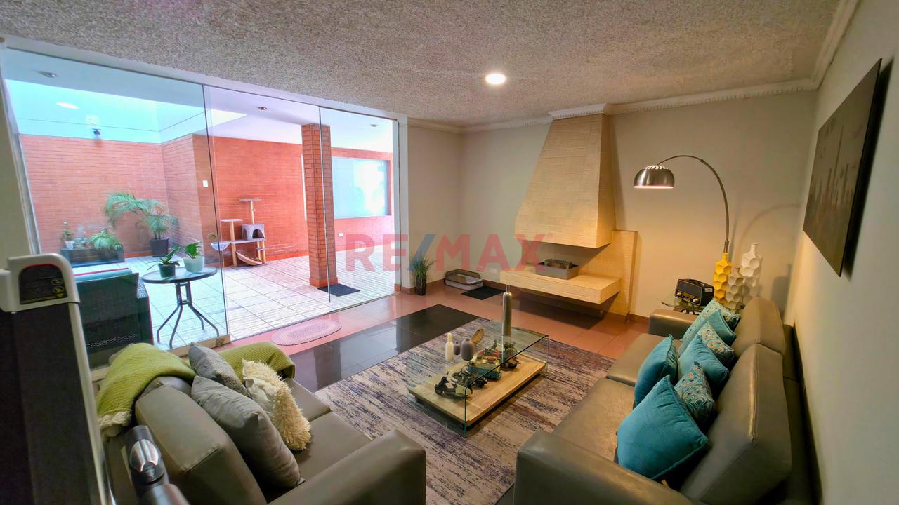Primer Piso De 259 M2 + Minidepartamento + Estacionamiento De 25 M2, En Venta En San Borja — foto 2