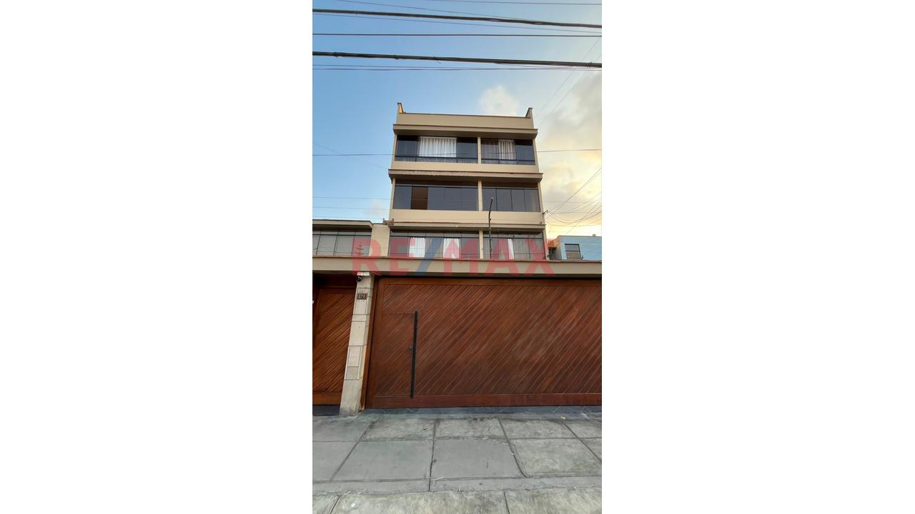 🏡 ¡Amplio Departamento En Alquiler En Surco! – 110 M² | 3 Dormitorios - 1