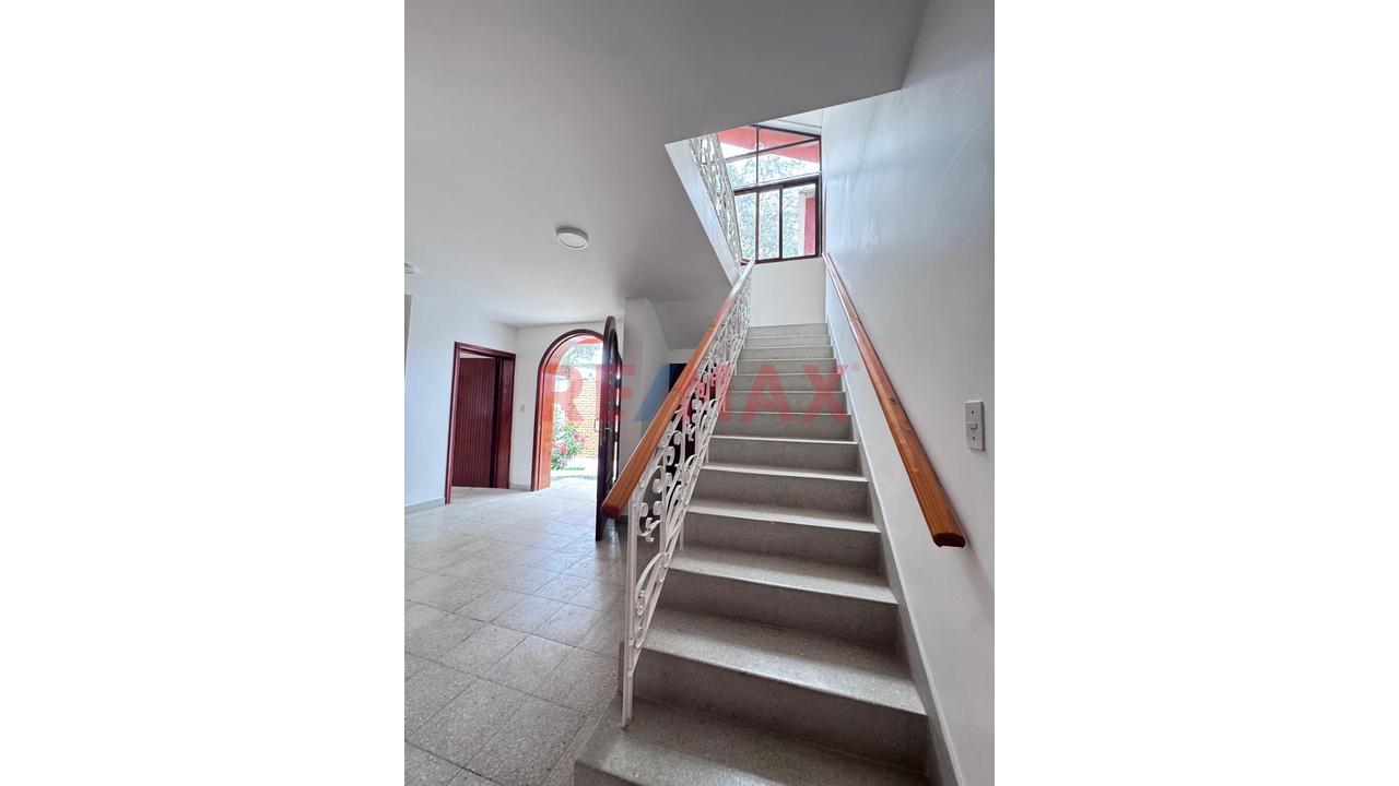 Casa En Alquiler Para Uso Comercial | Los Geranios Cerca Al Colegio De Ingenieros - 11