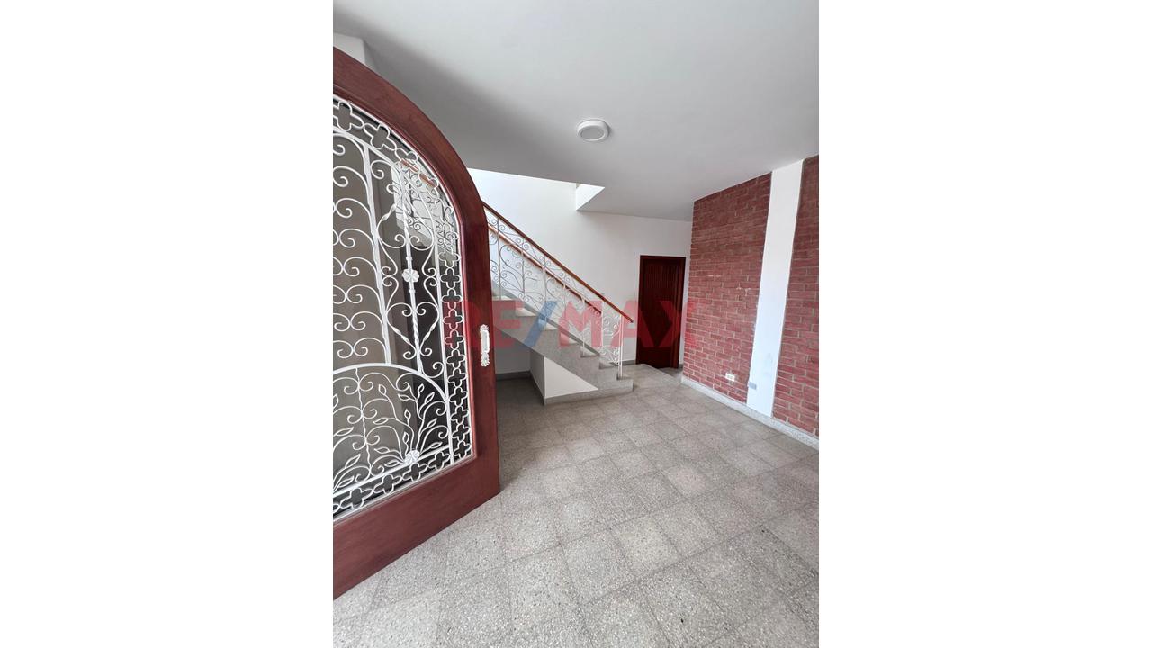 Casa En Alquiler Para Uso Comercial | Los Geranios Cerca Al Colegio De Ingenieros - 8