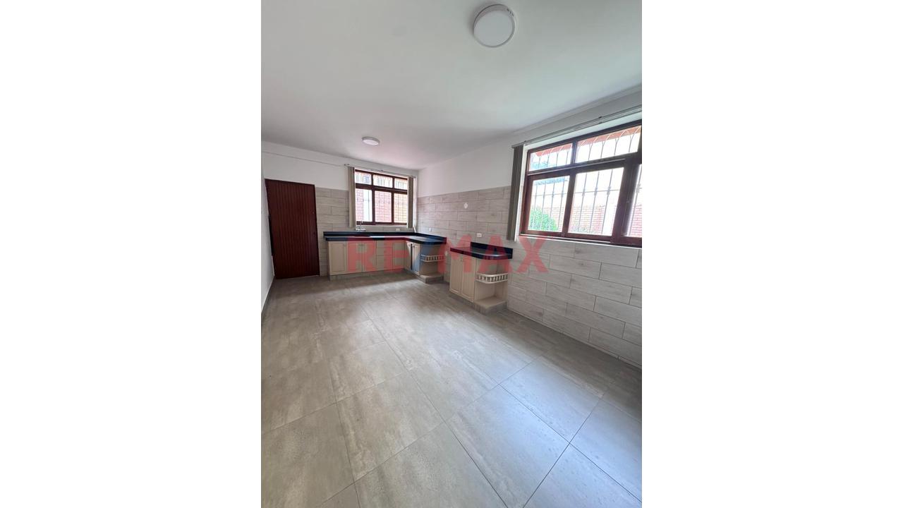 Casa En Alquiler Para Uso Comercial | Los Geranios Cerca Al Colegio De Ingenieros - 12
