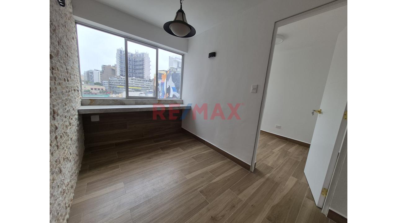 Duplex En Venta Totalmente Remodelado: 160 M² 4 Dormitorios 3 Baños Completos Y Estacionamiento En El Corazon De Miraflores - 8
