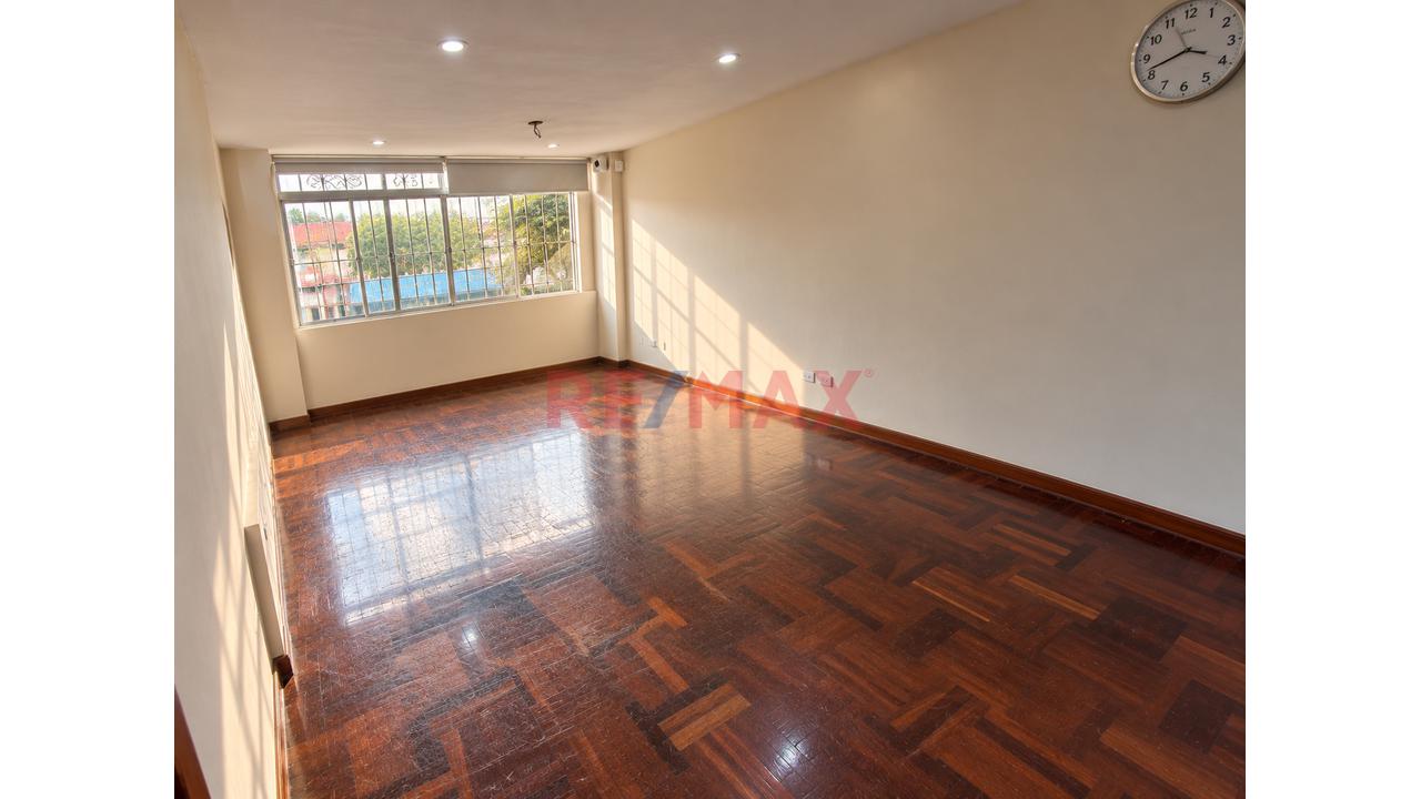 Venta De Departamento De 3 Dormitorios Con Cochera – Av. Alejandro Bertello, Lima — foto 3