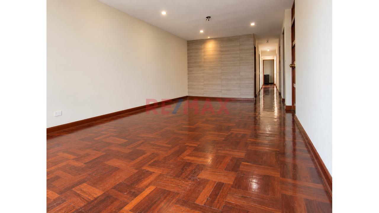 Venta De Departamento De 3 Dormitorios Con Cochera – Av. Alejandro Bertello, Lima — foto 5