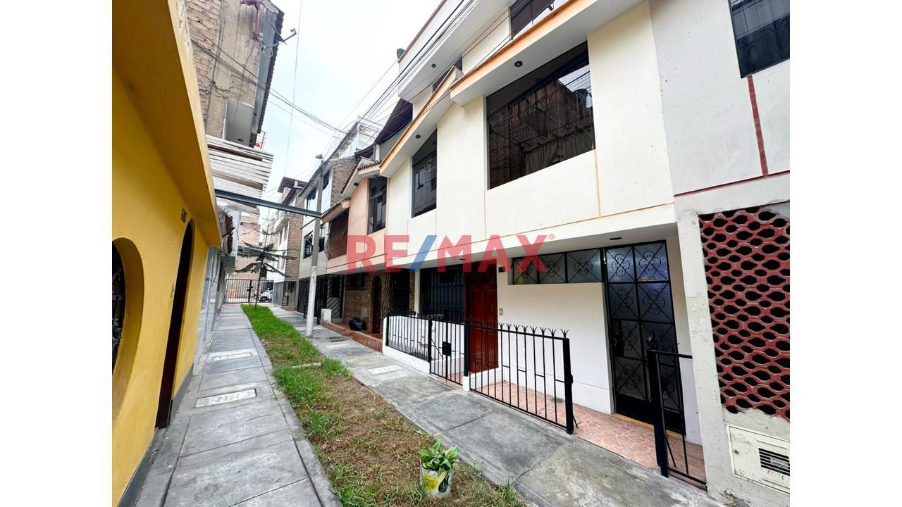Casa Chalet De 4 Pisos A Un Paso Del Mall De Sjl - 1