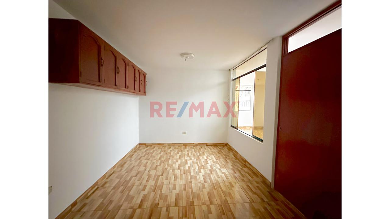Casa Chalet De 4 Pisos A Un Paso Del Mall De Sjl - 16