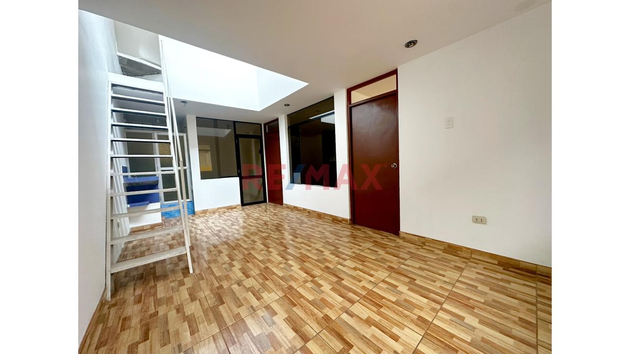 Casa Chalet De 4 Pisos A Un Paso Del Mall De Sjl - 15