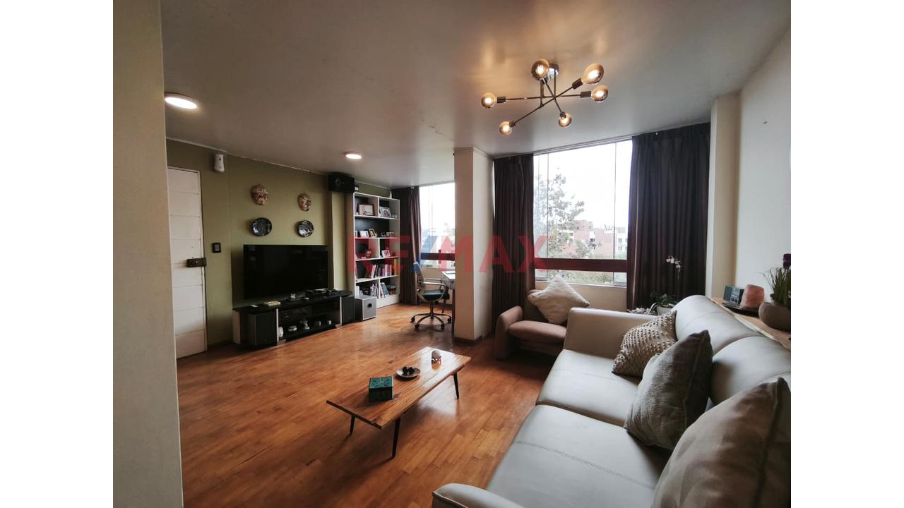 Venta De Departamento En 4To Piso - 1