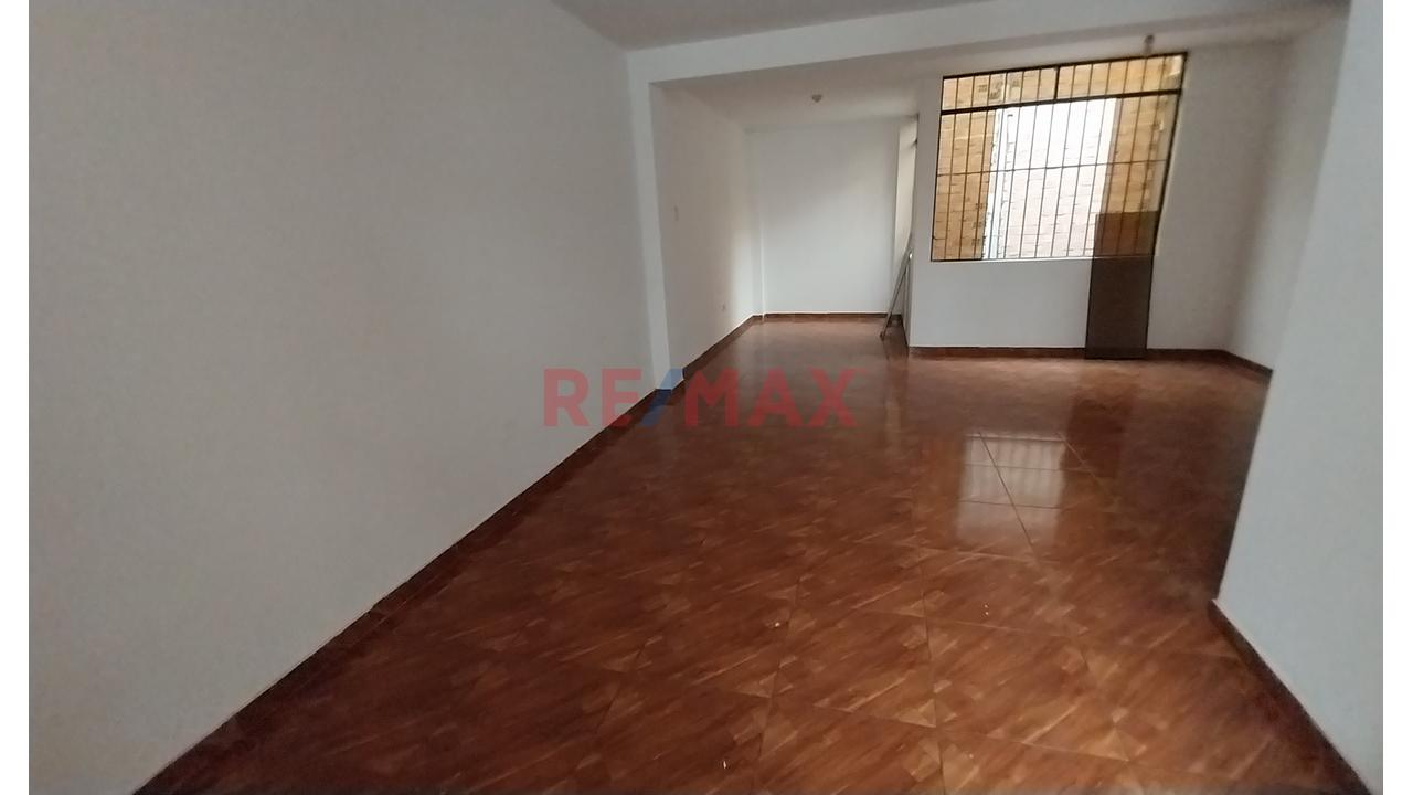 Casa De 3 Pisos Frente A Parque | Vivienda Y Negocio En Una Sola Propiedad – Carabayllo — foto 11